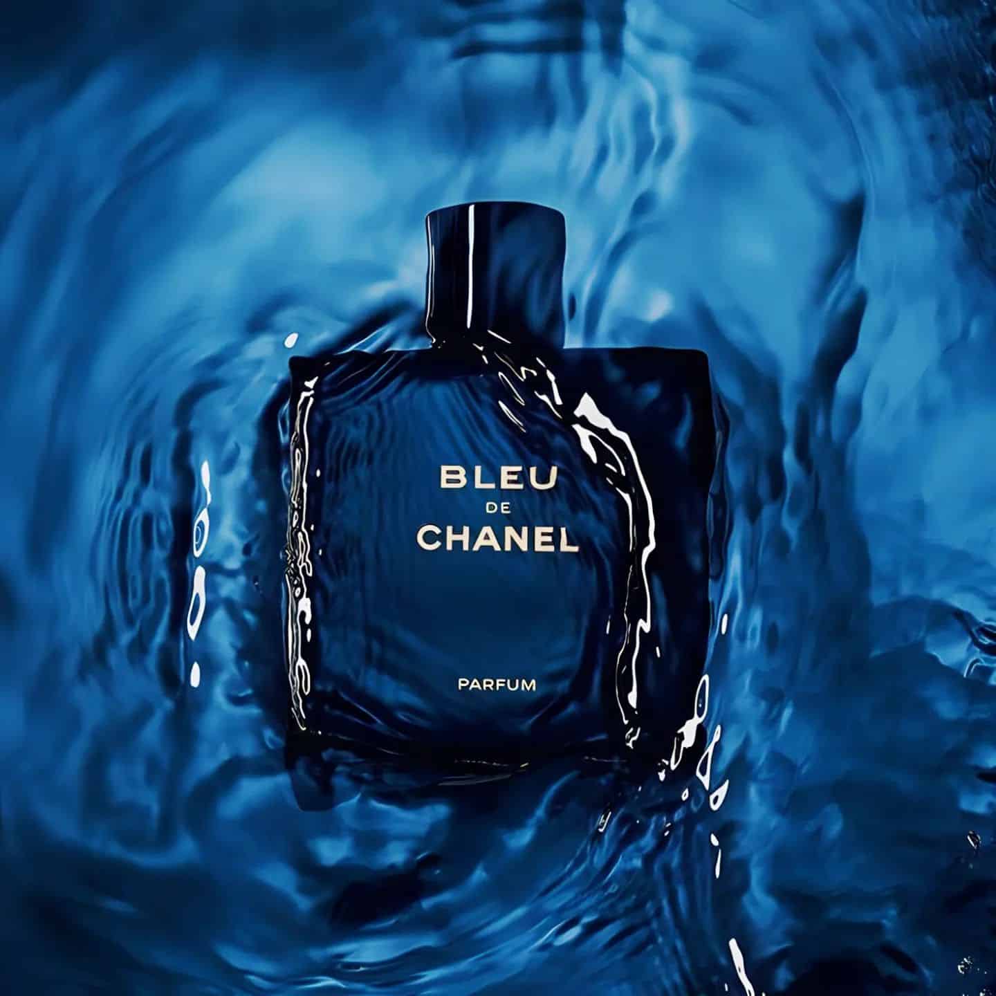 BlueDeChanelfloatinginthewater